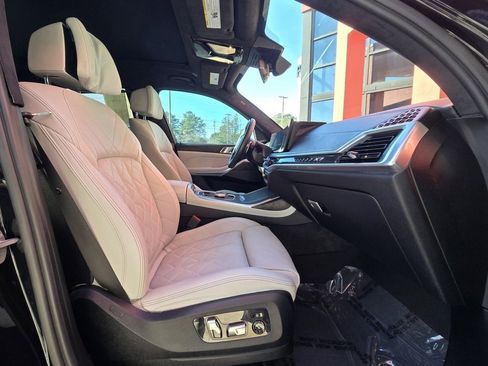Used 2023 BMW X7 xDrive40i w/ M Sport Package image 19