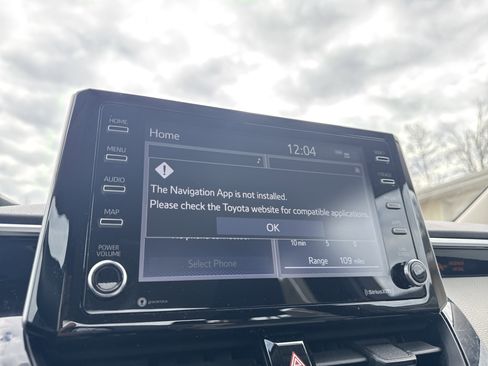 Used 2021 Toyota Corolla LE image 3