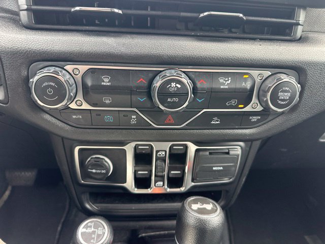Used 2024 Jeep Wrangler Unlimited AWD/4WD image 17