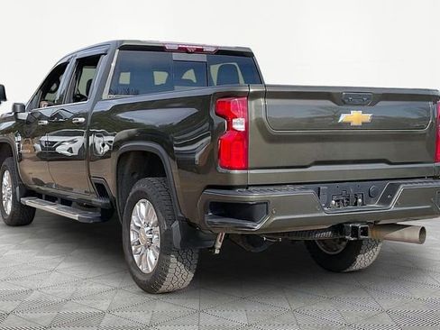 Used 2022 Chevrolet Silverado 2500 High Country w/ Technology Package image 4