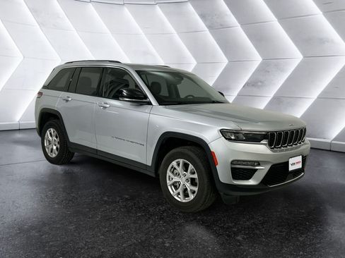 Used 2023 Jeep Grand Cherokee Limited AWD/4WD image 1