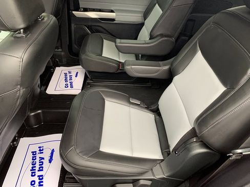 Used 2022 Ford Explorer XLT w/ Equipment Group 202A image 13