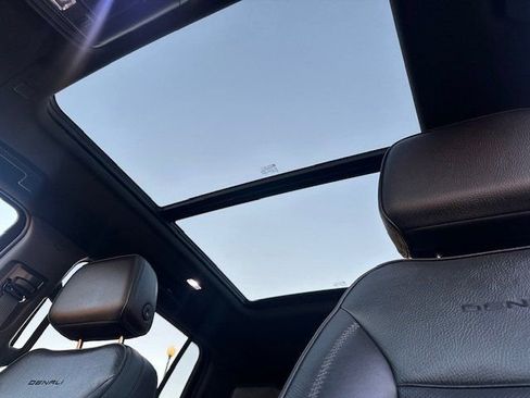 Used 2023 GMC Yukon XL Denali image 18