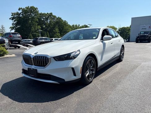 Used 2026 BMW 530i xDrive AWD/4WD image 11