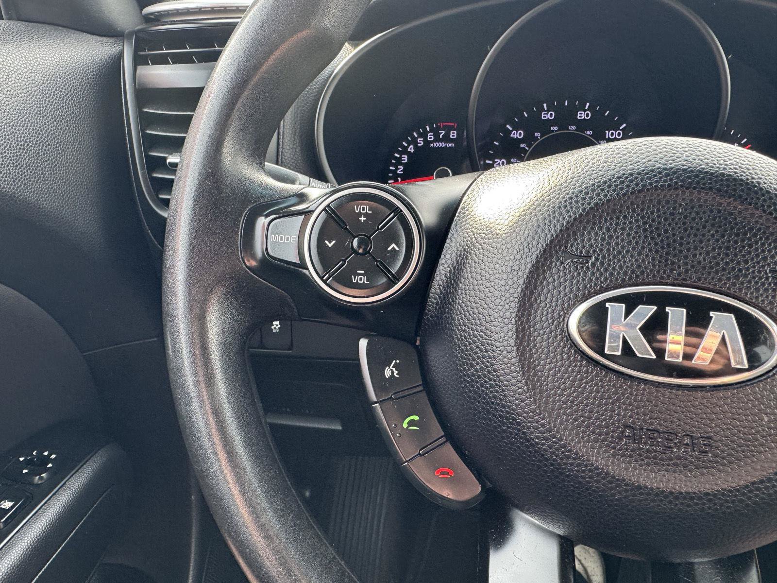 Used 2016 Kia Soul + FWD image 16