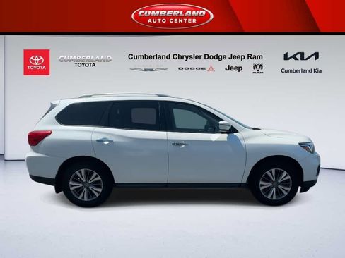 Used 2020 Nissan Pathfinder SV image 9