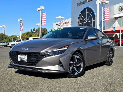 Used 2023 Hyundai Elantra SEL w/ Convenience Package image 3