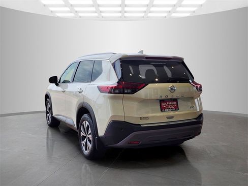 Used 2021 Nissan Rogue SV w/ Premium Package image 7