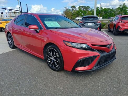 Used 2022 Toyota Camry SE w/ Convenience Package image 3