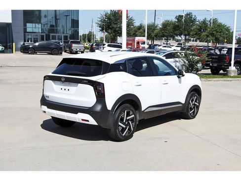 Used 2025 Nissan Kicks SV FWD image 5