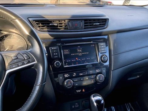 Used 2018 Nissan Rogue SV image 5
