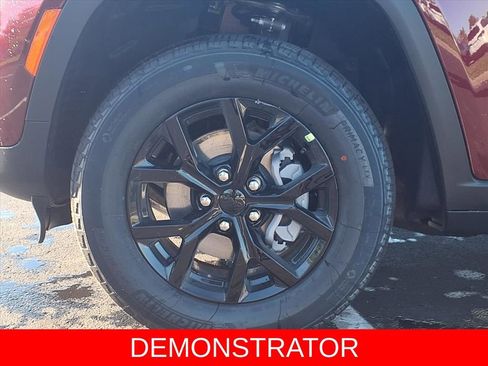 New 2025 Jeep Grand Cherokee Altitude image 25