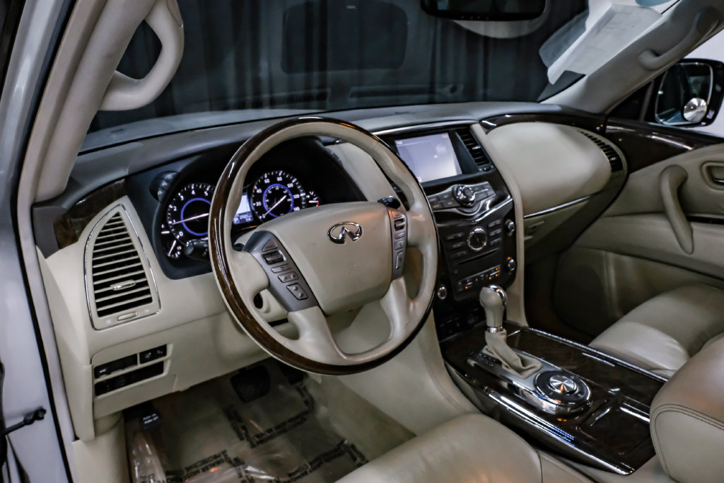 Used 2016 INFINITI QX80 2WD w/ Driver's Assistance Package image 3