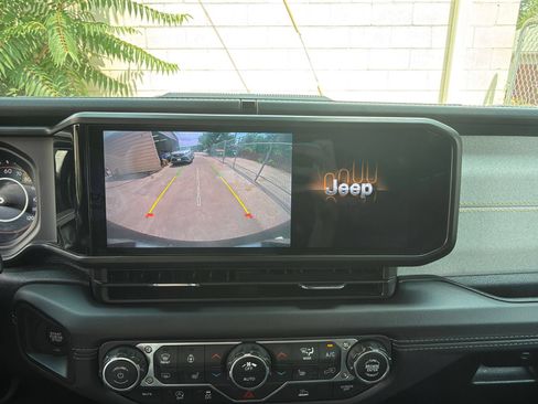 Used 2025 Jeep Wrangler Unlimited Sahara AWD/4WD image 23