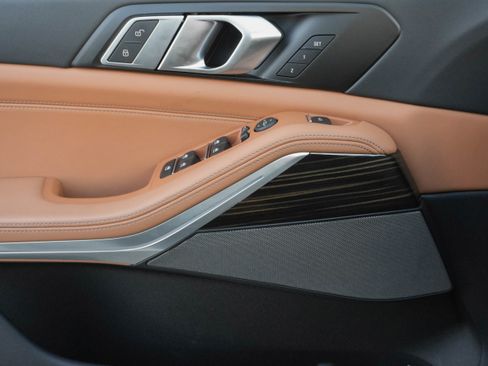 Used 2025 BMW X5 xDrive40i w/ Executive Package image 26