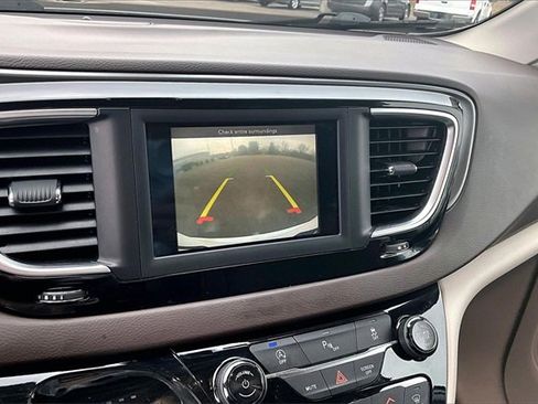 Used 2019 Chrysler Pacifica Touring Plus w/ Tire & Wheel Group image 13