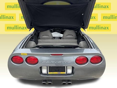 Used 2003 Chevrolet Corvette Coupe w/ Preferred Equipment Group RWD image 28
