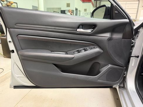 Used 2021 Nissan Altima 2.5 SR w/ SR Premium Package FWD image 10