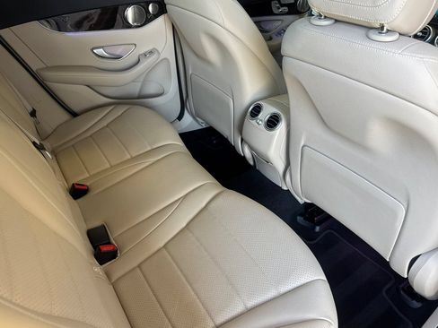 Used 2021 Mercedes-Benz GLC 300 4MATIC image 19
