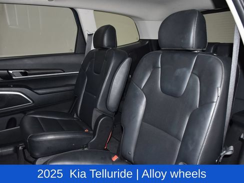 Used 2025 Kia Telluride S AWD/4WD image 29