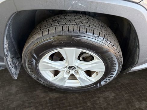 Used 2021 Toyota RAV4 LE AWD/4WD image 38