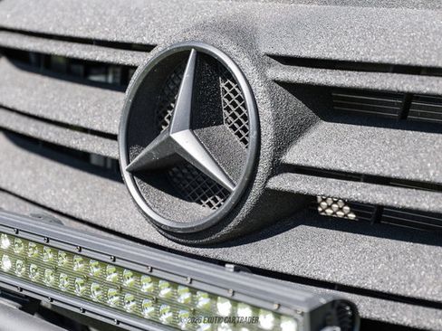 Used 2024 Mercedes-Benz Sprinter 2500 image 63