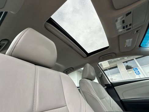 Used 2018 Toyota Avalon Limited image 14