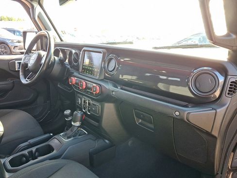 Certified 2022 Jeep Gladiator Sport image 11