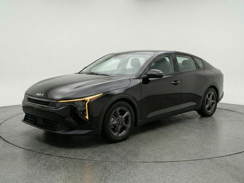 Used 2025 Kia K4 LXS image 3