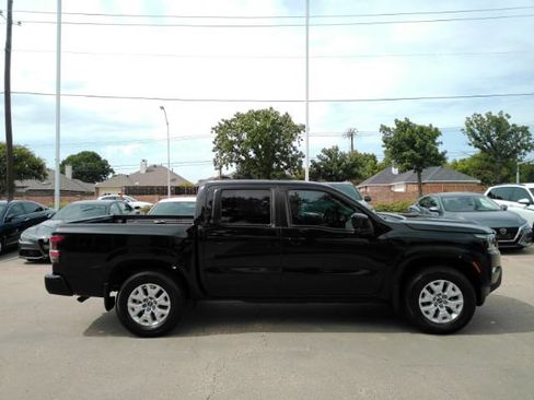 Used 2022 Nissan Frontier SV RWD image 5