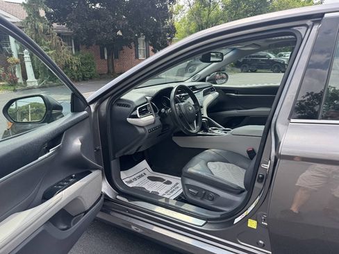 Used 2018 Toyota Camry XLE w/ Audio Package FWD image 8