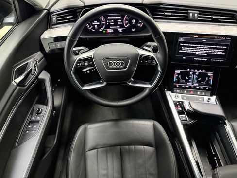 Used 2022 Audi e-tron Premium w/ Convenience Plus Package image 2