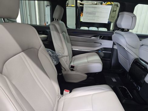 New 2026 Jeep Grand Wagoneer Summit AWD/4WD image 11