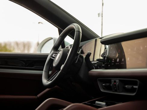 New 2026 Porsche Cayenne S image 48