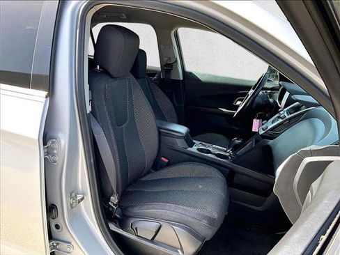 Used 2017 Chevrolet Equinox LT w/ Convenience Package FWD image 9