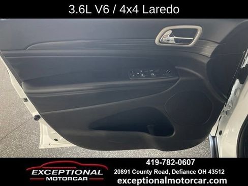 Used 2020 Jeep Grand Cherokee Laredo AWD/4WD image 34