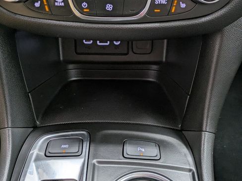 Used 2023 Chevrolet Equinox LT image 24