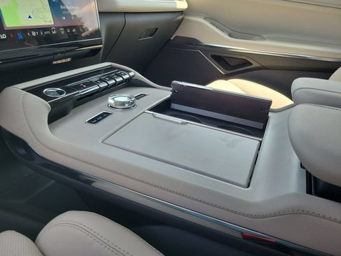 New 2026 Lincoln Navigator Premiere AWD/4WD image 29