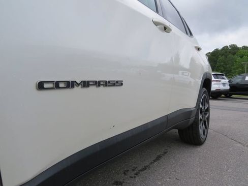 Used 2018 Jeep Compass Limited w/ Navigation Group AWD/4WD image 12