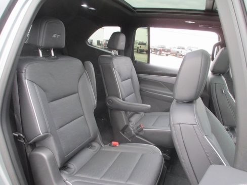 Certified 2025 Buick Enclave Sport Touring w/ Power Package image 22