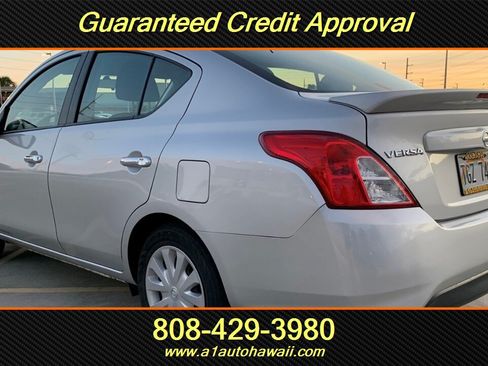 Used 2018 Nissan Versa SV FWD image 3