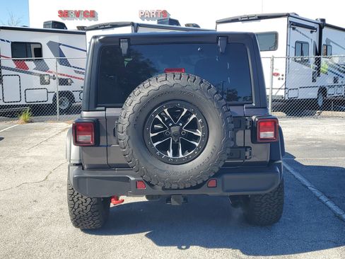 Used 2025 Jeep Wrangler Willys image 6