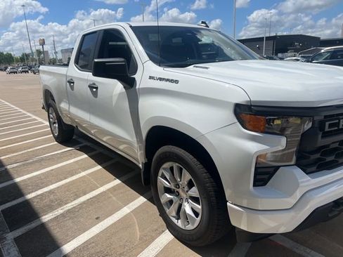 Used 2025 Chevrolet Silverado 1500 Custom image 4