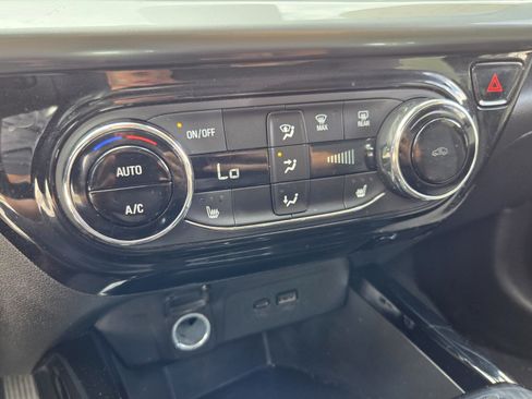 Used 2025 Chevrolet Trax LT w/ Driver Confidence Package FWD image 27