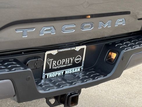 Used 2018 Toyota Tacoma TRD Sport image 8