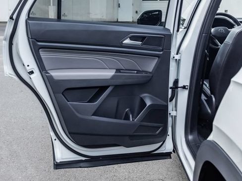 Used 2022 Volkswagen Atlas Cross Sport SE AWD/4WD image 19