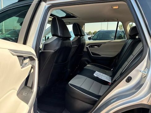 Used 2021 Toyota RAV4 XLE w/ Convenience Package AWD/4WD image 19