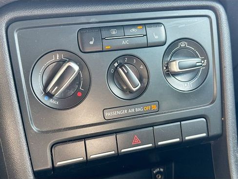 Used 2013 Volkswagen Beetle 2.5 FWD image 10