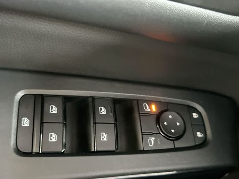Used 2025 Nissan Pathfinder SV AWD/4WD image 17