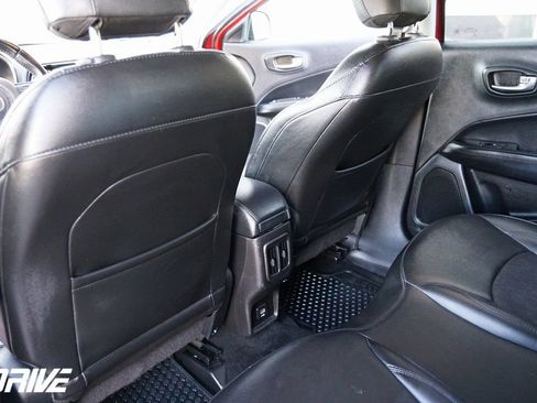 Used 2020 Jeep Compass Latitude image 32